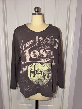 Magnolia Pearl Your Aura Charcoal Graphic Long Sleeve Tee